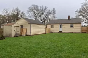 90 Goodwin Park Rd, Wethersfield, CT 06109 - Photo 18