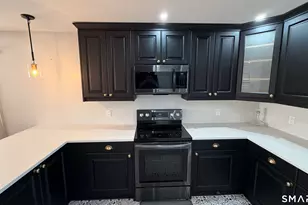 540 Lakeside Dr, Bridgeport, CT 06606 - Photo 8