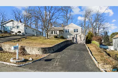 540 Lakeside Drive, Bridgeport, CT 06606 - Photo 2