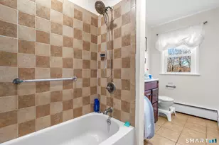 540 Lakeside Dr, Bridgeport, CT 06606 - Photo 18