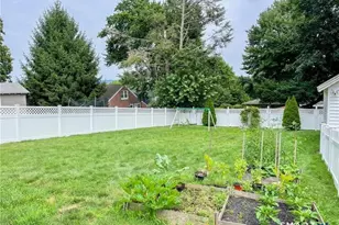 16 Meriden Ave, Meriden, CT 06451 - Photo 26