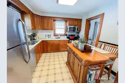 16 Meriden Avenue, Meriden, CT 06451 - Photo 10