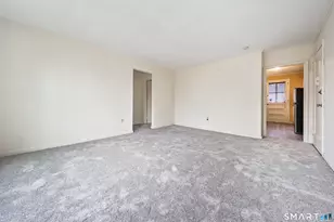 46 Nob Hill Cir, Bridgeport, CT 06610 - Photo 4