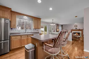 22 Commodore Hull Dr, Derby, CT 06418 - Photo 4