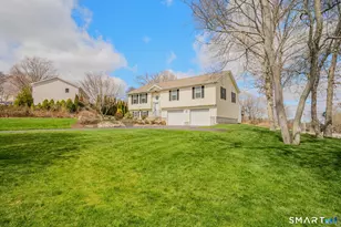 8 Heartwell Dr, Groton, CT 06340 - Photo 2