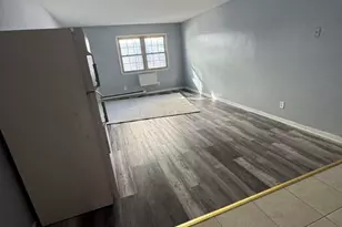 240 Oak St, Bridgeport, CT 06604 - Photo 2