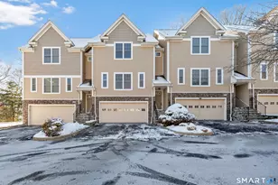 22 Ashwood Cir, Shelton, CT 06484 - Photo 2