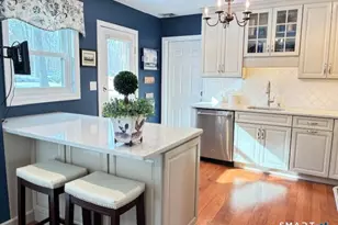 11 Copper Ridge Cir, Guilford, CT 06437 - Photo 2