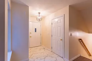 208 Castlewood Dr, Bloomfield, CT 06002 - Photo 6