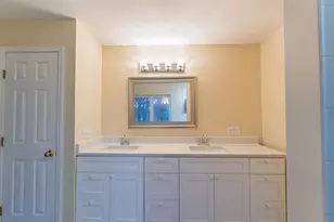 208 Castlewood Dr, Bloomfield, CT 06002 - Photo 20