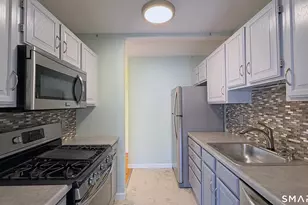 26 Julia Ct, East Windsor, CT 06016 - Photo 4