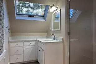 4 Sycamore Ln, West Hartford, CT 06117 - Photo 12