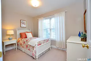 35 Wettleson Ave, West Hartford, CT 06107 - Photo 22