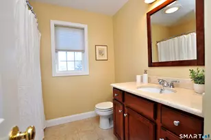 35 Wettleson Ave, West Hartford, CT 06107 - Photo 24