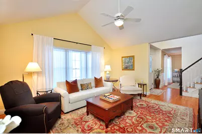 35 Wettleson Avenue, West Hartford, CT 06107 - Photo 4