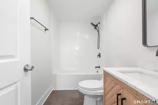 246 Judson Pl, Bridgeport, CT 06610 - Photo 10