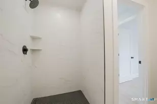 21 Stephen St, Stamford, CT 06902 - Photo 18