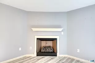 10 Clubhouse Dr, Cromwell, CT 06416 - Photo 14