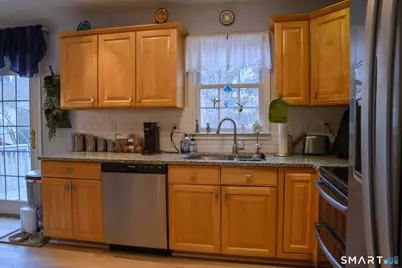 8B Kayview Avenue, Bethel, CT 06801 - Photo 4