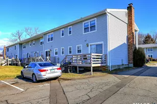 25 Carriage Path N, Milford, CT 06460 - Photo 4