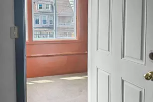 532 Carroll Ave, Bridgeport, CT 06607 - Photo 4