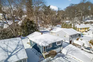 27 Robinwood Rd, Waterbury, CT 06708 - Photo 6