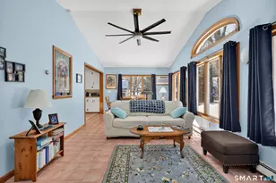 27 Robinwood Rd, Waterbury, CT 06708 - Photo 12