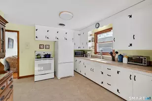 27 Robinwood Rd, Waterbury, CT 06708 - Photo 14