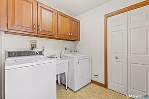 35 Davenport Farm Ln E, Stamford, CT 06903 - Photo 16