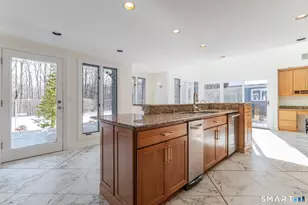 5 Mohawk Ln, Woodbridge, CT 06525 - Photo 16