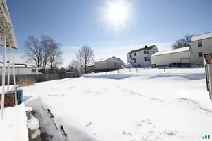 65 Rosengarten Dr, Waterbury, CT 06704 - Photo 8