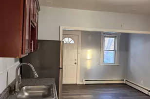 110 Evergreen Ave, Hartford, CT 06105 - Photo 4