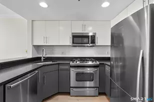 25 Forest St, Stamford, CT 06901 - Photo 10