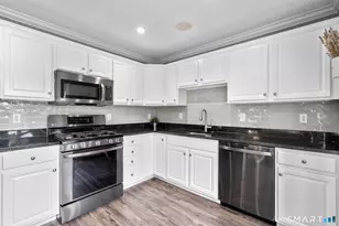 39 Maple Tree Ave, Stamford, CT 06906 - Photo 10
