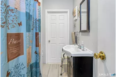 18 Grandview Avenue, Danbury, CT 06810 - Photo 16