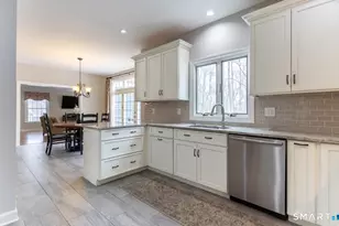 102 Coventry Ln, Trumbull, CT 06611 - Photo 8