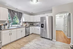 574 Thorme St, Bridgeport, CT 06606 - Photo 6