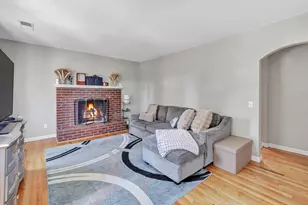 574 Thorme St, Bridgeport, CT 06606 - Photo 2