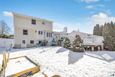 24 Big Spruce Lane, West Haven, CT 06516 - Photo 4