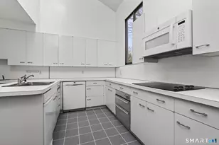 3-A Meetinghouse Ln, Old Lyme, CT 06371 - Photo 8