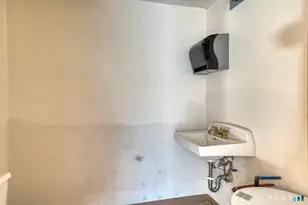 2404 Main St, Hartford, CT 06120 - Photo 36