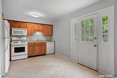 240 Sunnyridge Avenue #APT 63, Fairfield, CT 06824 - Photo 8