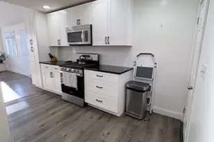 21 Roosevelt St, Hamden, CT 06514 - Photo 8