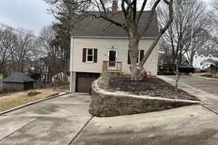 34 Buckingham Ave, Norwich, CT 06360 - Photo 2