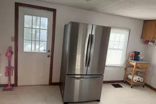 9 Brown Ave, Windsor, CT 06095 - Photo 2