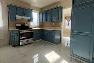 352 Wilmot Ave, Bridgeport, CT 06607 - Photo 6