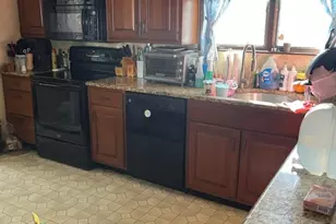 107 Birdsall St, Winchester, CT 06098 - Photo 2