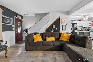 18 Cadbury Pl, Naugatuck, CT 06770 - Photo 8