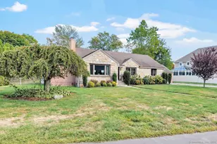 26 Pearsall Pl, Bridgeport, CT 06605 - Photo 2