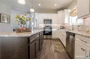 137 Mulholland Wy, North Haven, CT 06473 - Photo 10